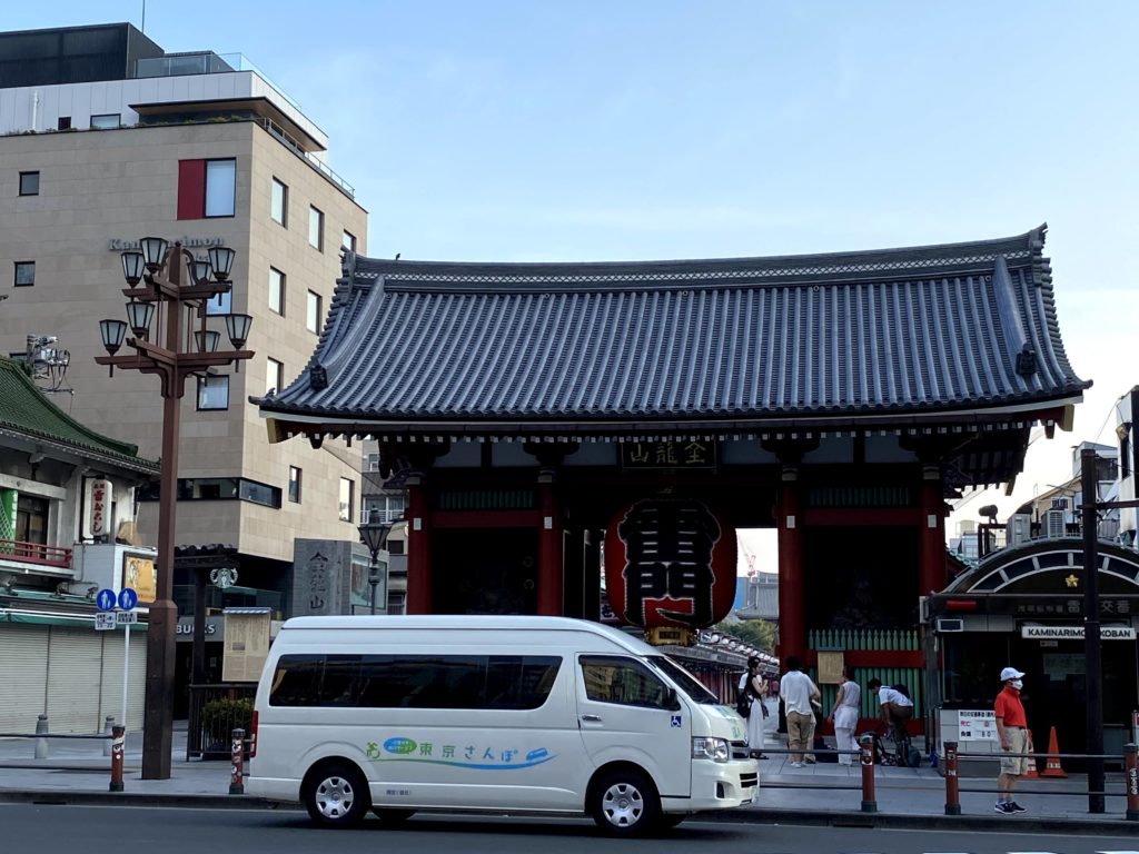 介護付き旅行サービス東京さんぽで行く雷門